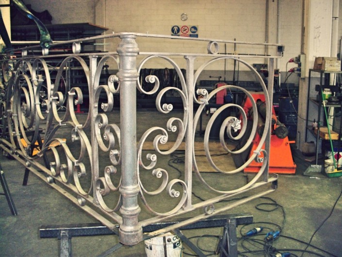 IRON LUXURY FAVV - RESTAURO